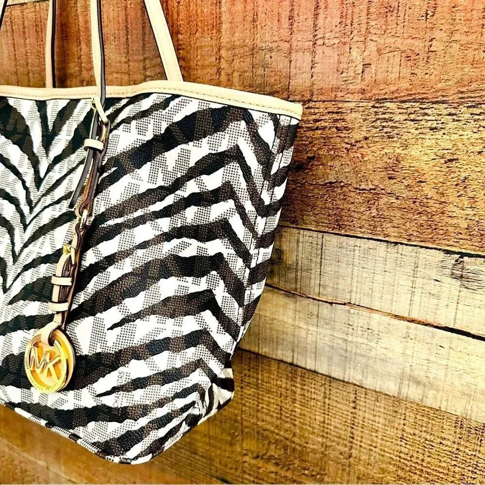 Micheal Kors Rare Medium White Tiger Jet Set Travel Tote - Picture 4 of 15